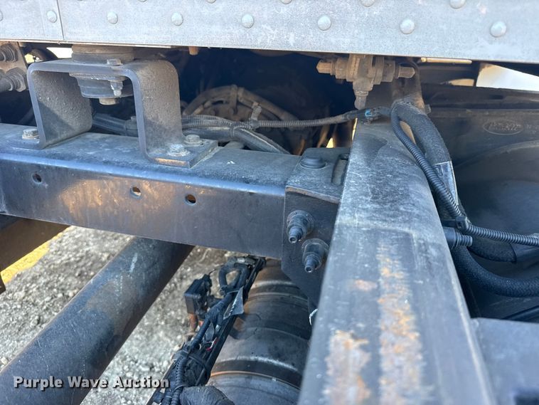 image for item FB0815 2010 Peterbilt 335 truck cab and chassis