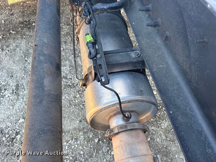 image for item FB0815 2010 Peterbilt 335 truck cab and chassis