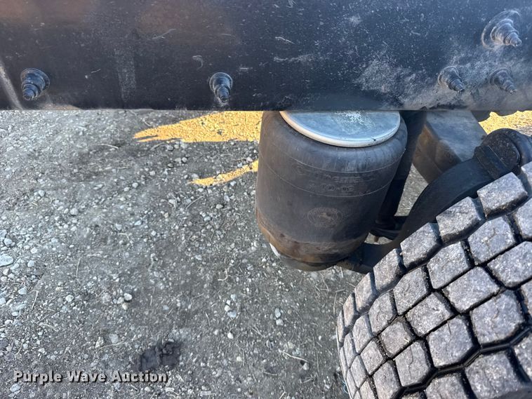 image for item FB0815 2010 Peterbilt 335 truck cab and chassis