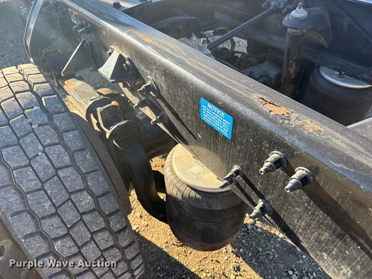 image for item FB0815 2010 Peterbilt 335 truck cab and chassis