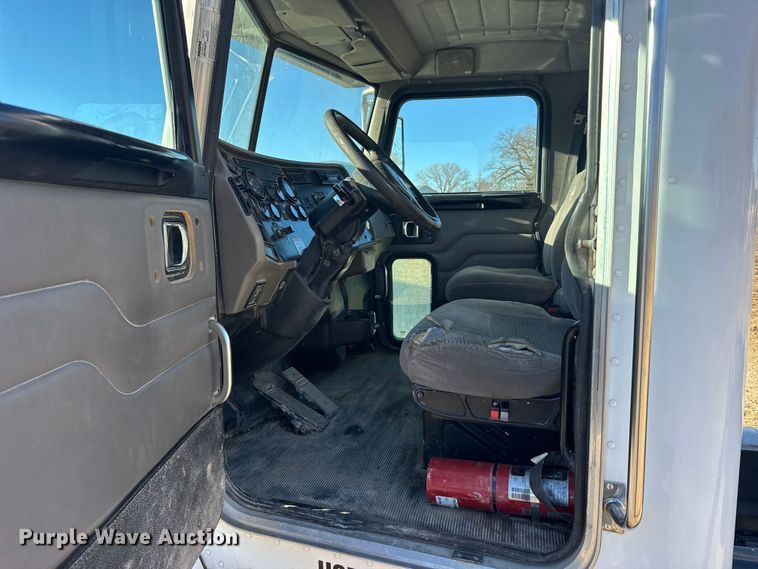 image for item FB0815 2010 Peterbilt 335 truck cab and chassis