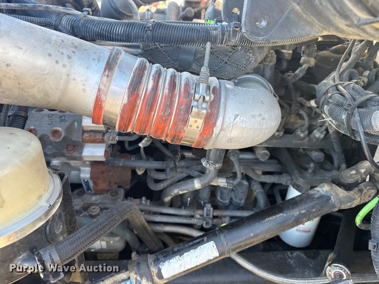 image for item FB0815 2010 Peterbilt 335 truck cab and chassis