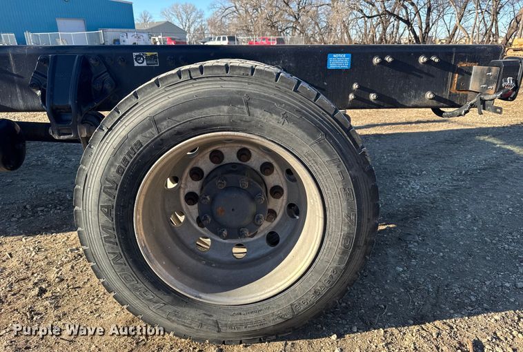 image for item FB0815 2010 Peterbilt 335 truck cab and chassis