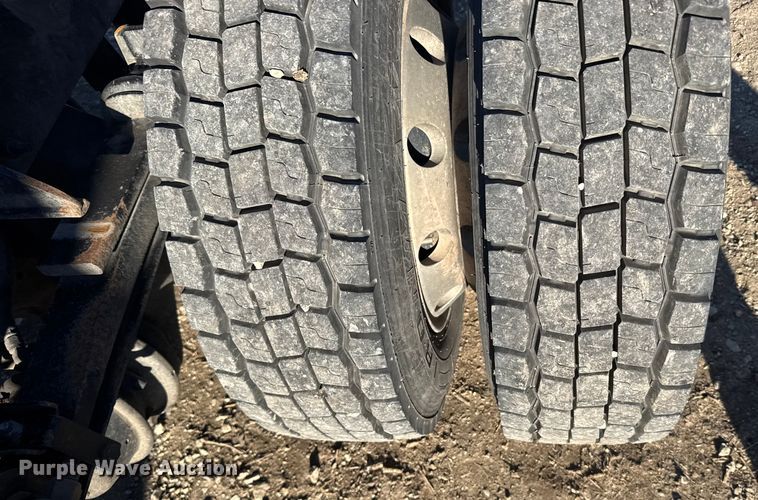 image for item FB0815 2010 Peterbilt 335 truck cab and chassis