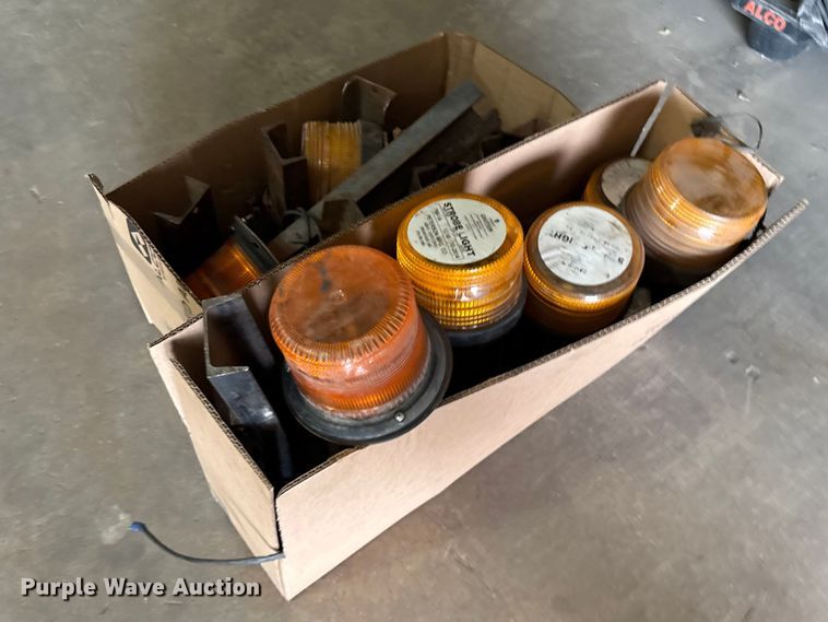 image for item FB0911 Approximately 17 strobe lights