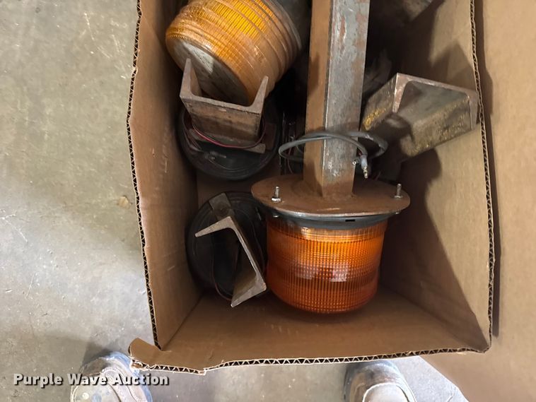 image for item FB0911 Approximately 17 strobe lights