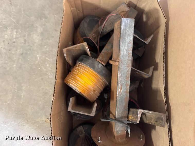 image for item FB0911 Approximately 17 strobe lights