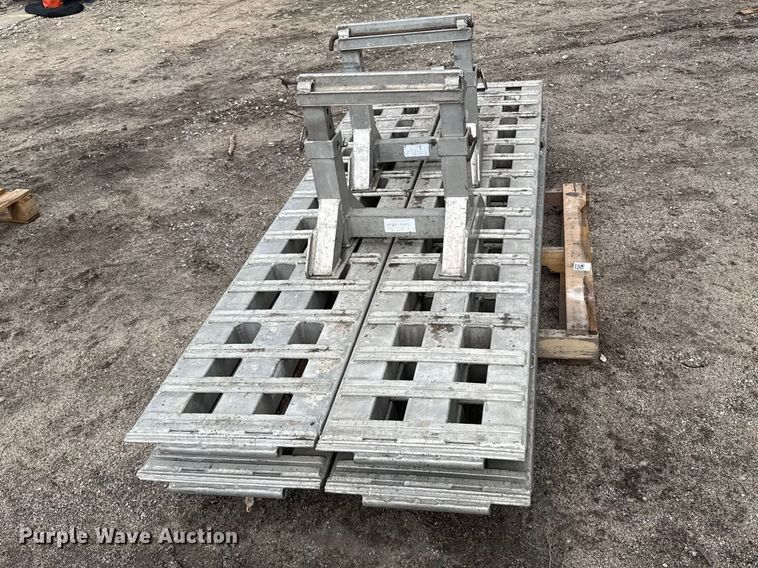 image for item FB0913 (4) trailer ramps