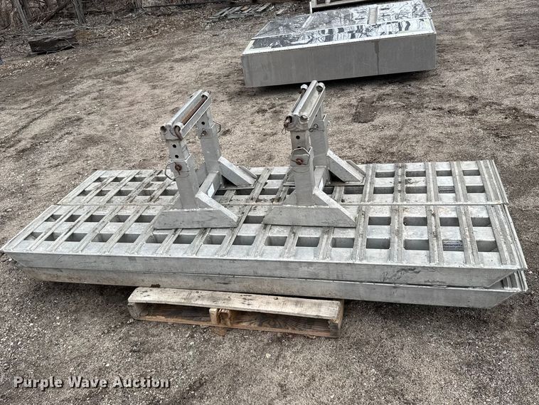 image for item FB0913 (4) trailer ramps