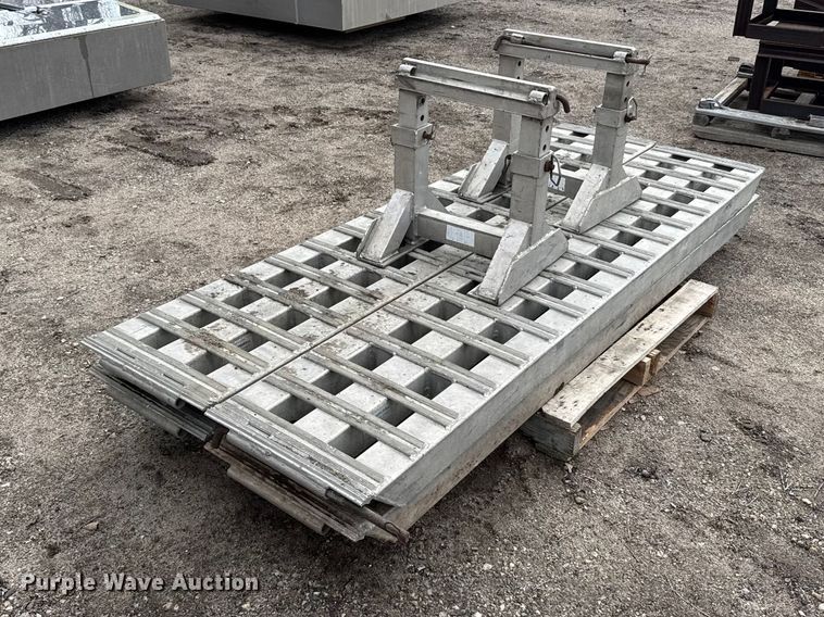 image for item FB0913 (4) trailer ramps