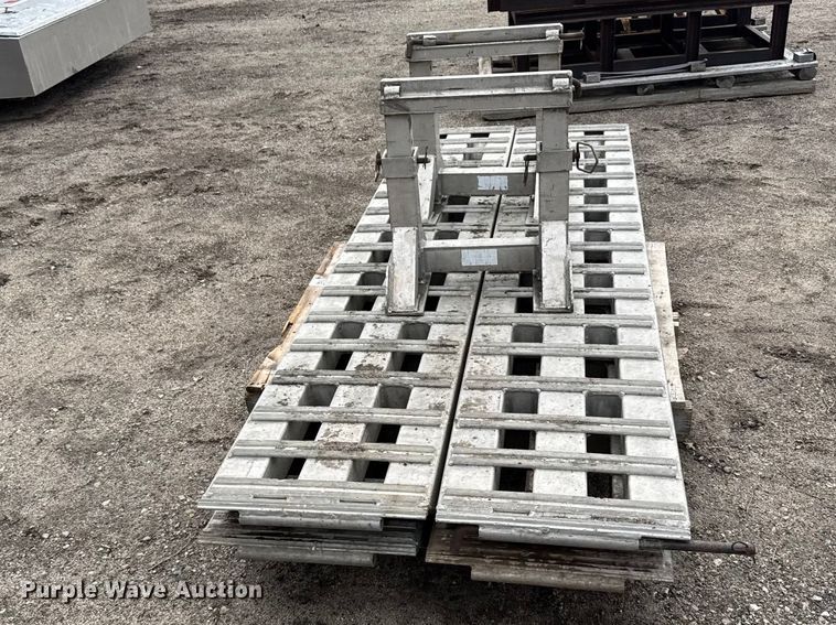 image for item FB0913 (4) trailer ramps