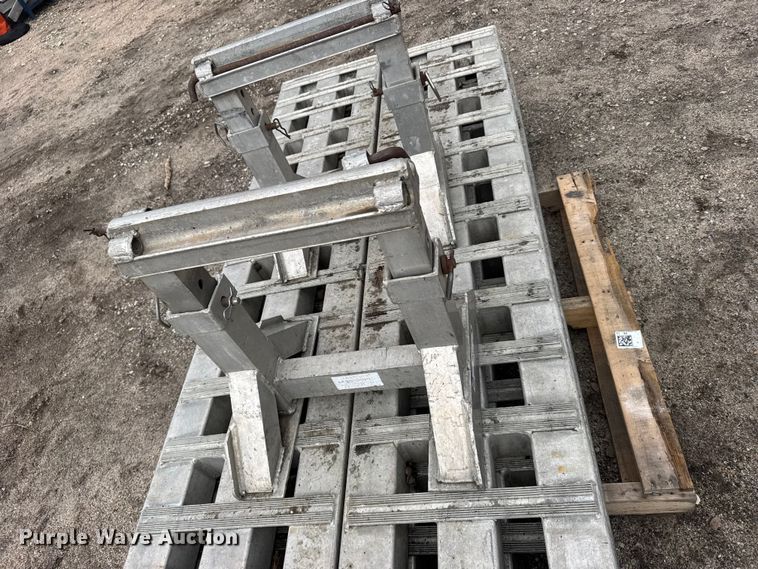 image for item FB0913 (4) trailer ramps