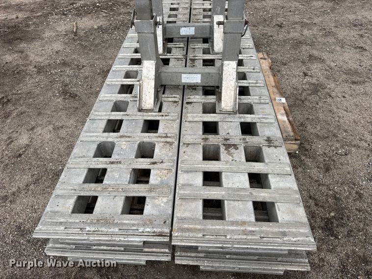 image for item FB0913 (4) trailer ramps