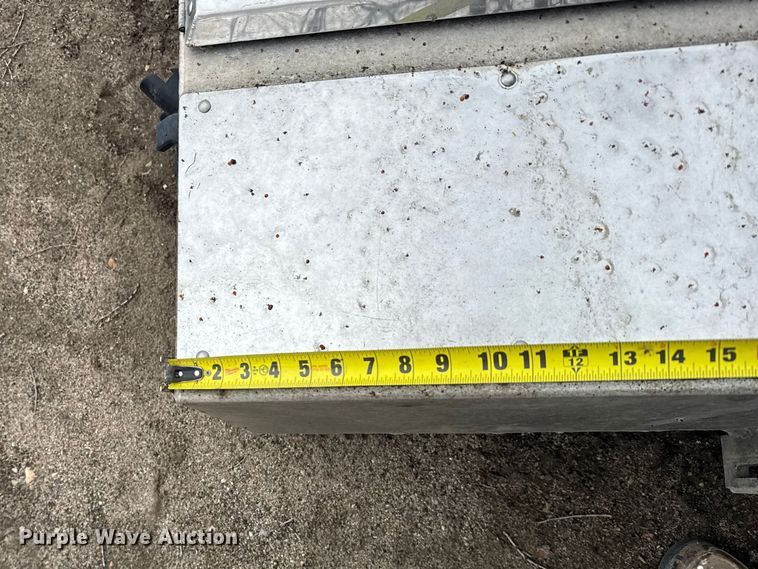 image for item FB0914 Headache truck cabinet