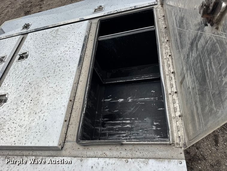 image for item FB0914 Headache truck cabinet