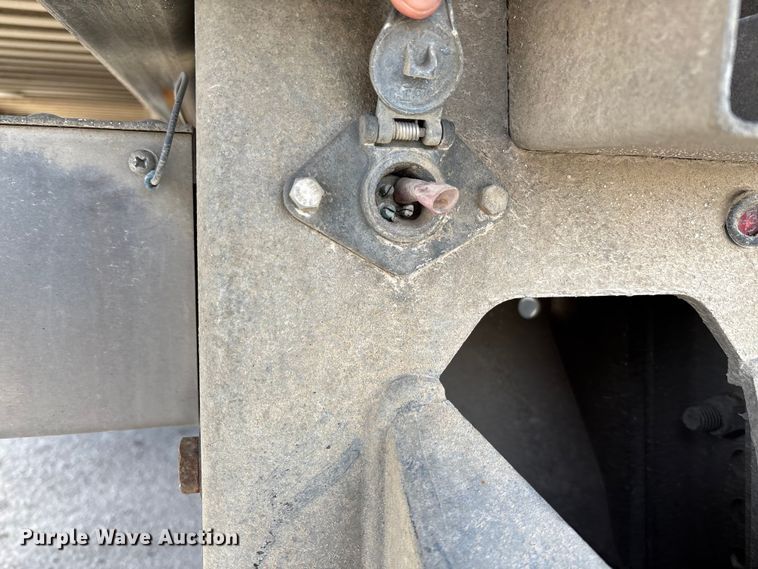 image for item FB3008 2015 Peterbilt 330 rollback truck