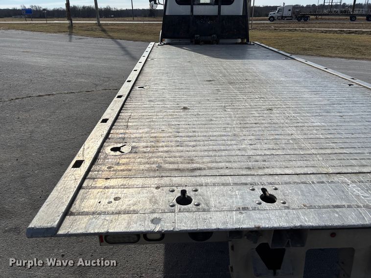 image for item FB3008 2015 Peterbilt 330 rollback truck