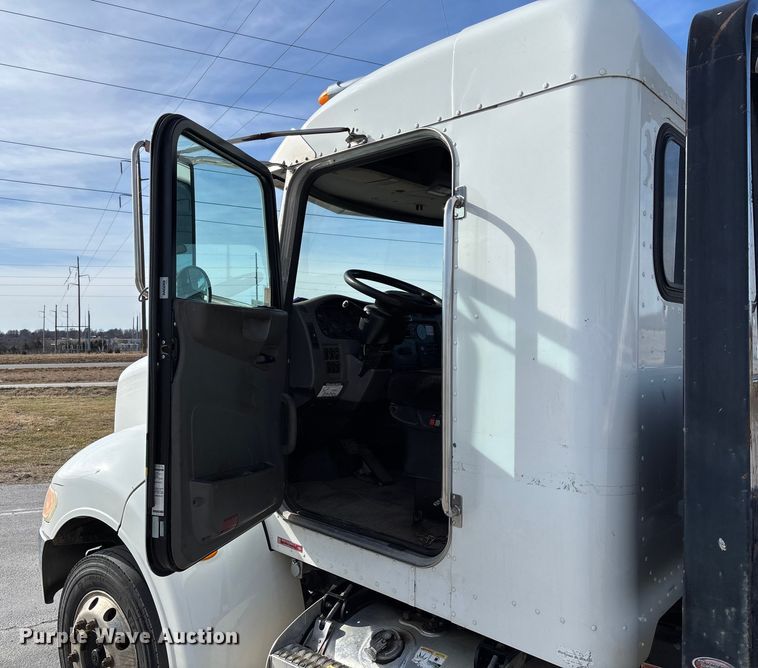 image for item FB3008 2015 Peterbilt 330 rollback truck