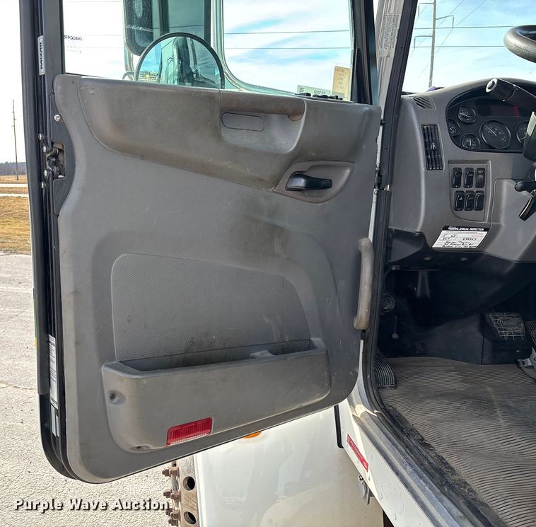 image for item FB3008 2015 Peterbilt 330 rollback truck