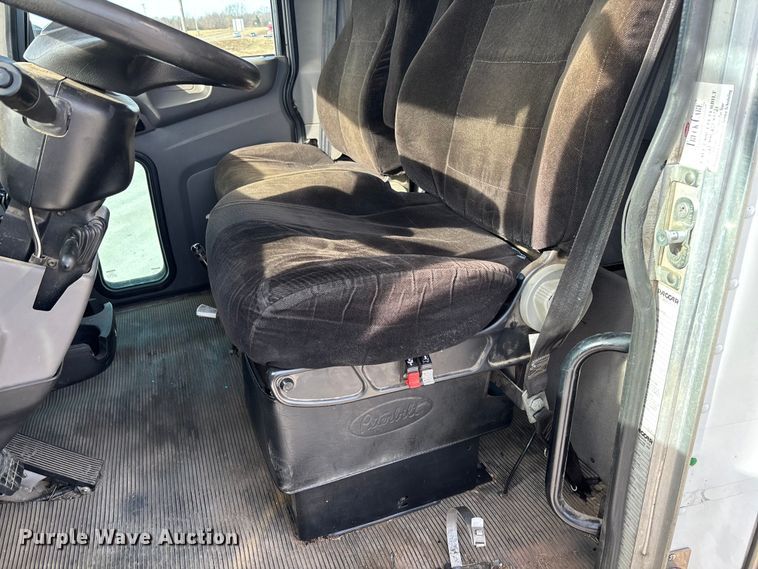 image for item FB3008 2015 Peterbilt 330 rollback truck