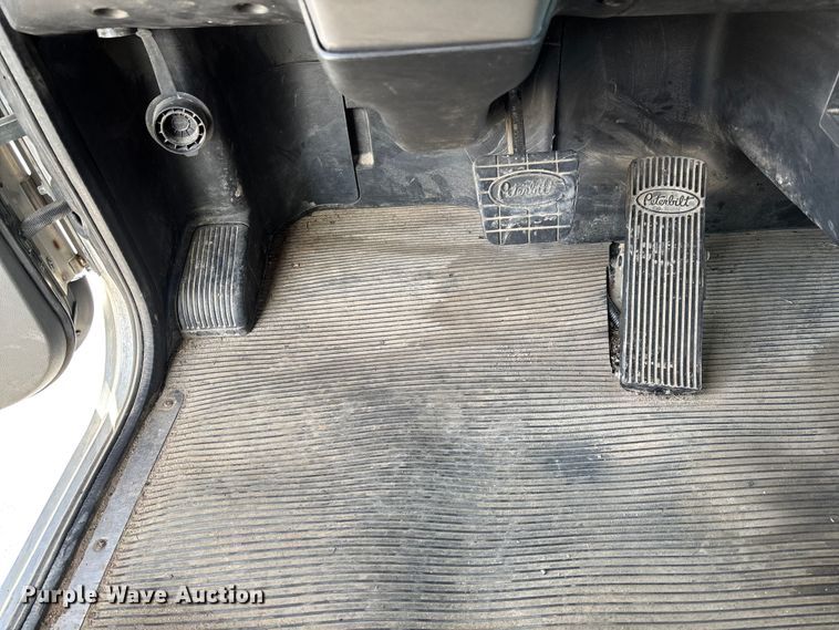 image for item FB3008 2015 Peterbilt 330 rollback truck