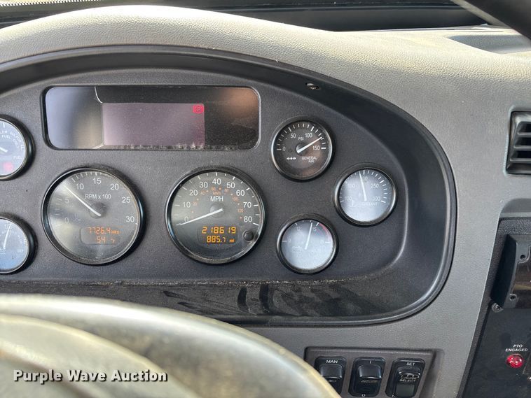 image for item FB3008 2015 Peterbilt 330 rollback truck