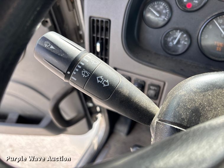 image for item FB3008 2015 Peterbilt 330 rollback truck