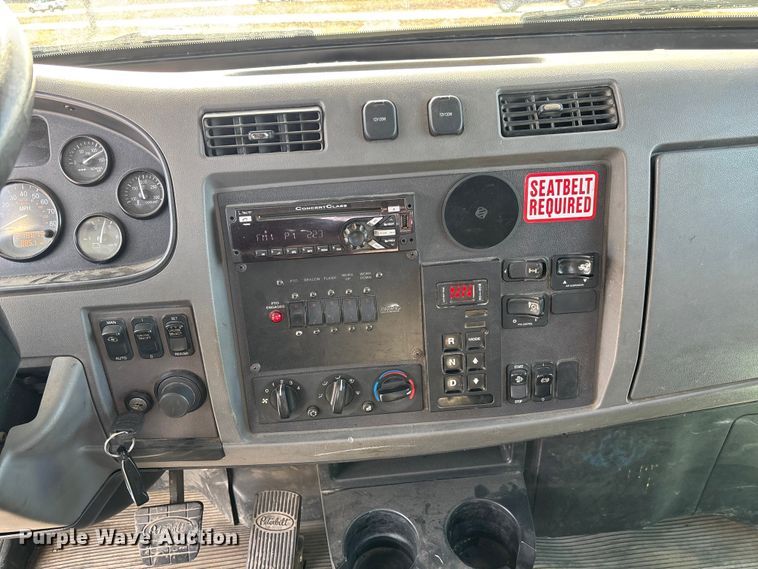 image for item FB3008 2015 Peterbilt 330 rollback truck