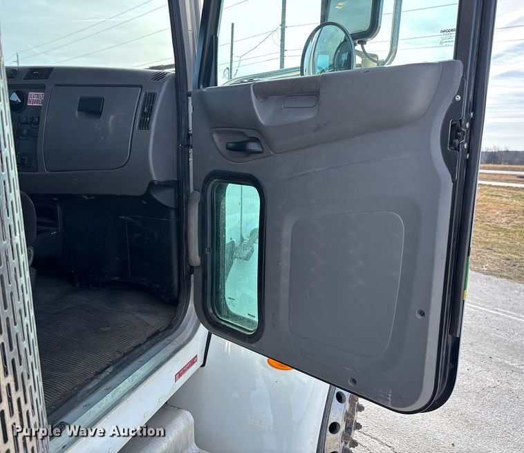 image for item FB3008 2015 Peterbilt 330 rollback truck