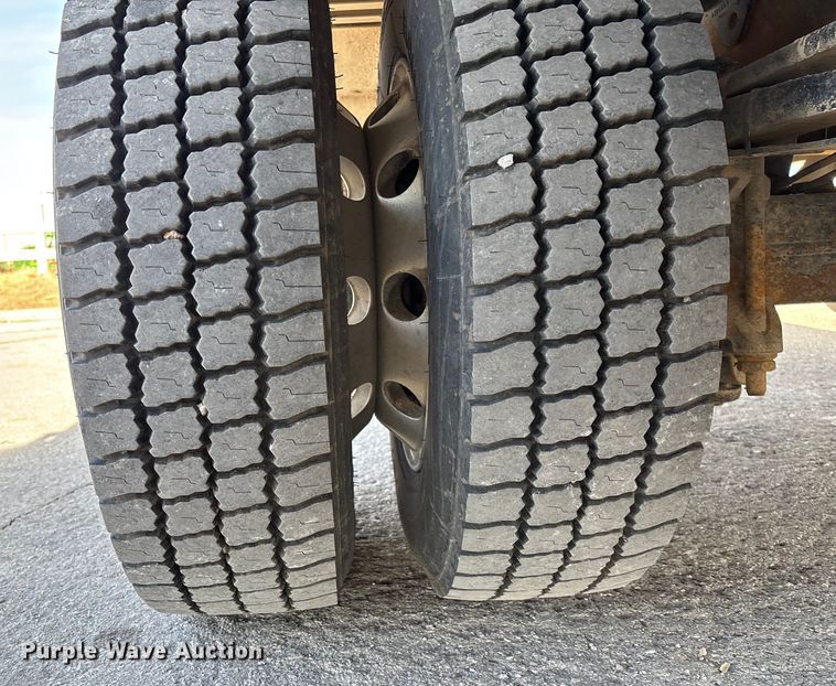 image for item FB3008 2015 Peterbilt 330 rollback truck