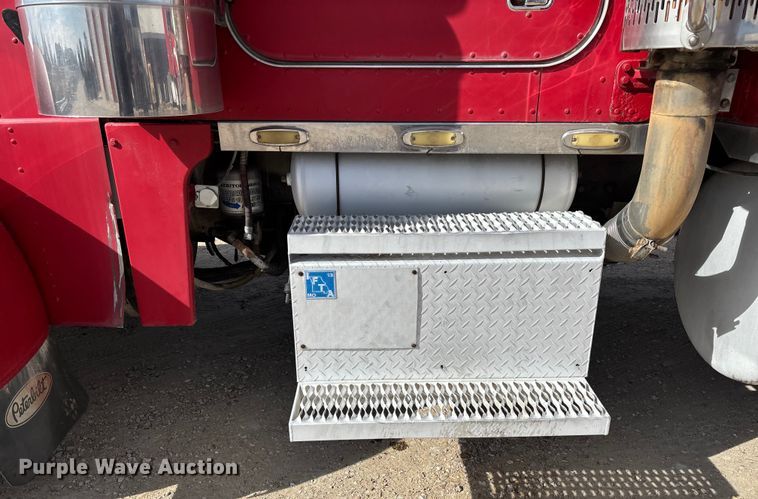 image for item FB3010 1995 Peterbilt 379 semi truck