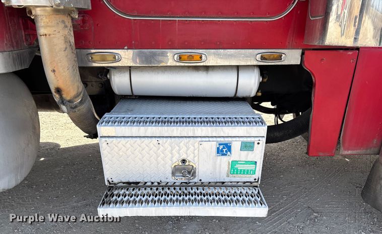 image for item FB3010 1995 Peterbilt 379 semi truck