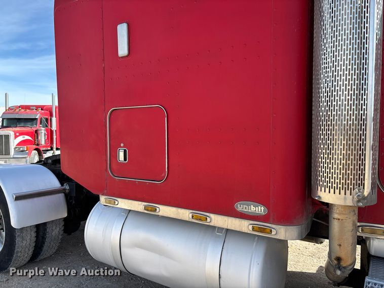 image for item FB3010 1995 Peterbilt 379 semi truck