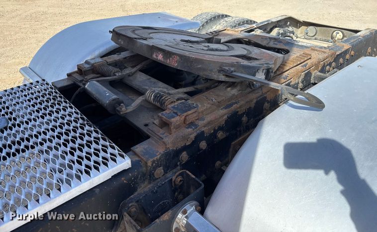 image for item FB3010 1995 Peterbilt 379 semi truck