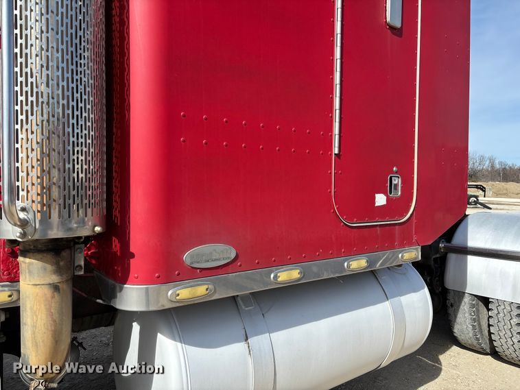 image for item FB3010 1995 Peterbilt 379 semi truck