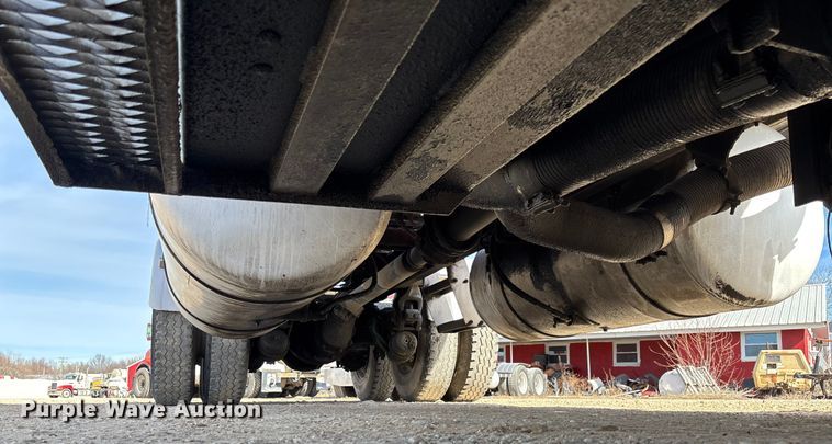 image for item FB3010 1995 Peterbilt 379 semi truck