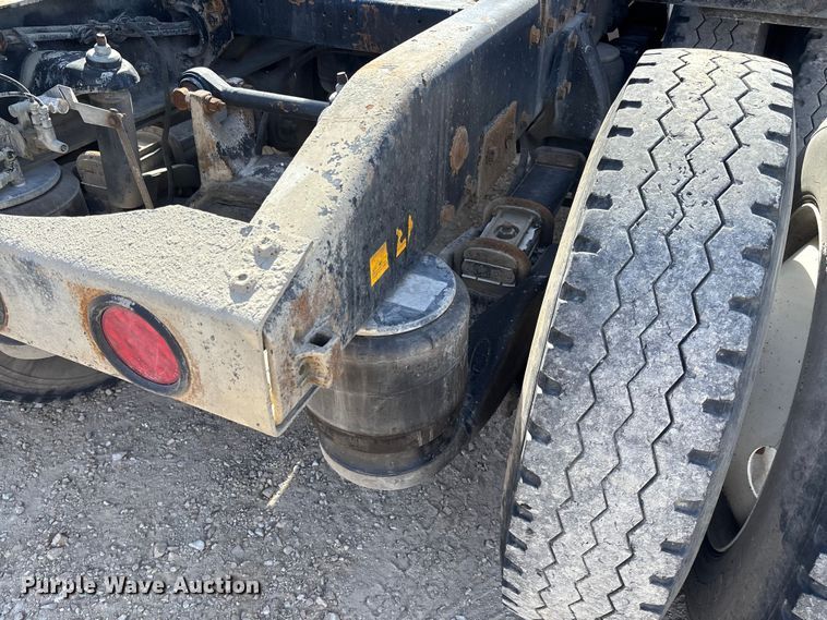 image for item FB3010 1995 Peterbilt 379 semi truck