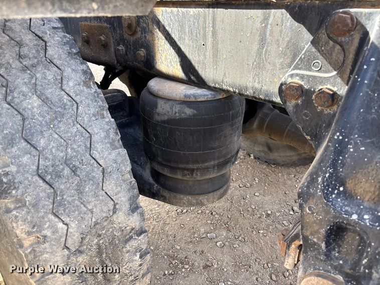 image for item FB3010 1995 Peterbilt 379 semi truck