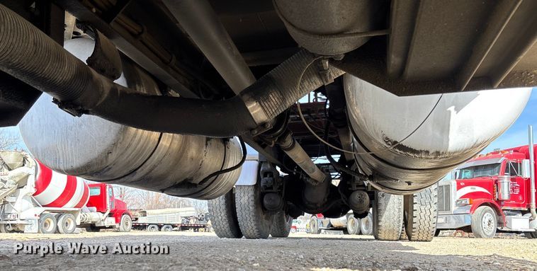 image for item FB3010 1995 Peterbilt 379 semi truck