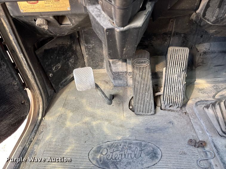 image for item FB3010 1995 Peterbilt 379 semi truck