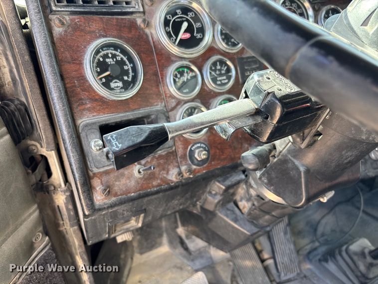 image for item FB3010 1995 Peterbilt 379 semi truck
