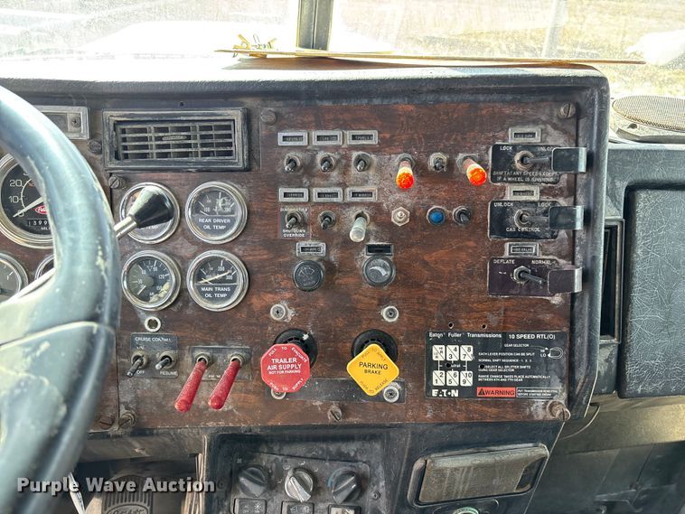 image for item FB3010 1995 Peterbilt 379 semi truck