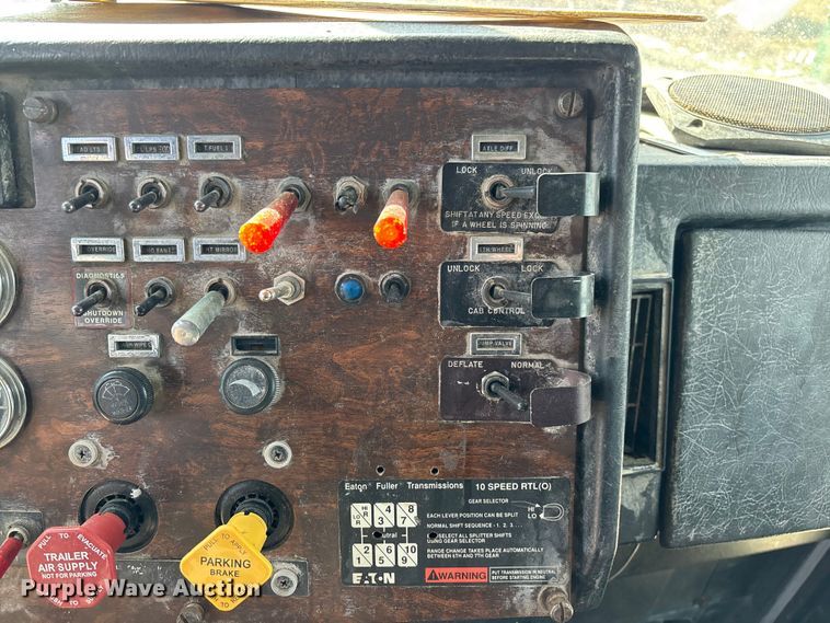 image for item FB3010 1995 Peterbilt 379 semi truck