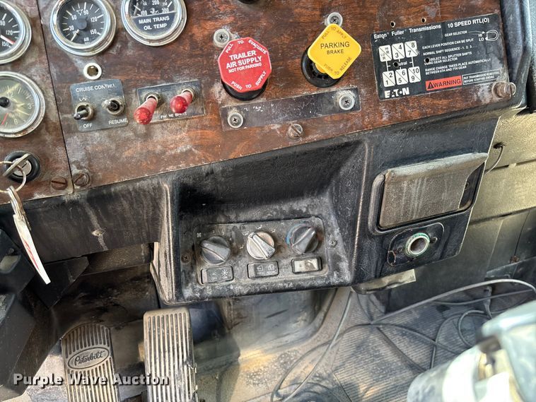 image for item FB3010 1995 Peterbilt 379 semi truck