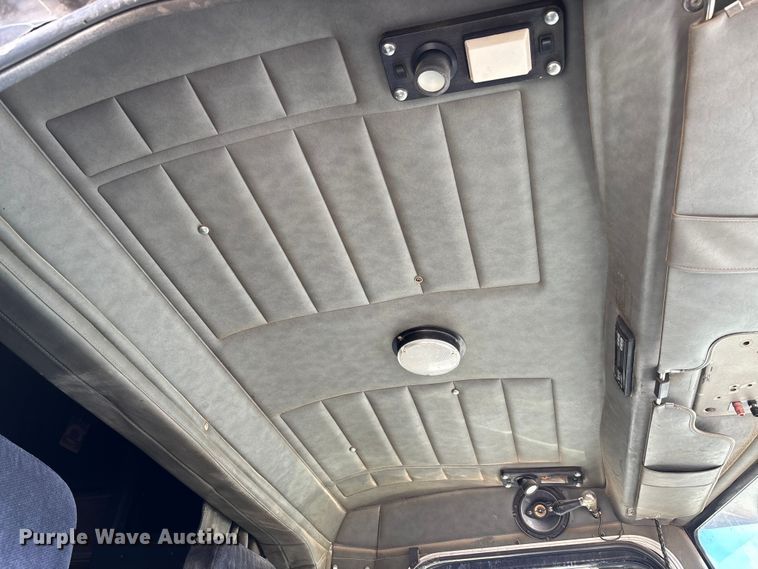 image for item FB3010 1995 Peterbilt 379 semi truck