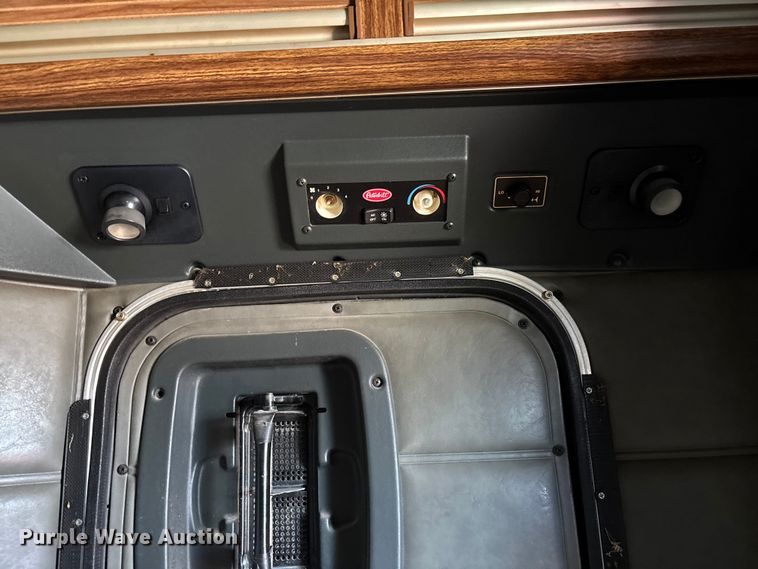 image for item FB3010 1995 Peterbilt 379 semi truck