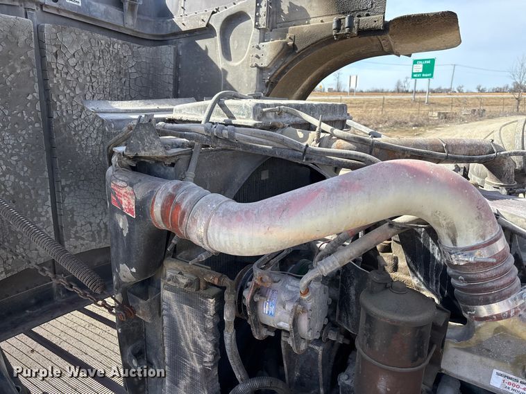 image for item FB3010 1995 Peterbilt 379 semi truck