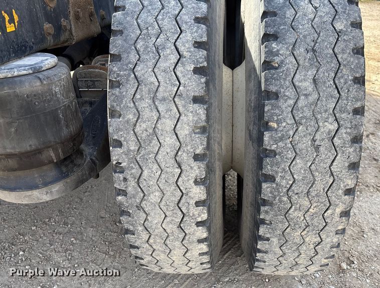 image for item FB3010 1995 Peterbilt 379 semi truck