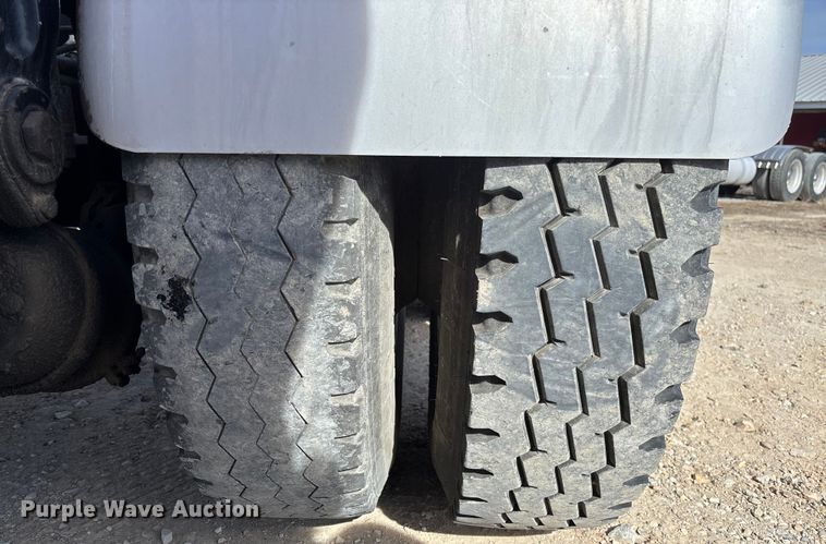 image for item FB3010 1995 Peterbilt 379 semi truck