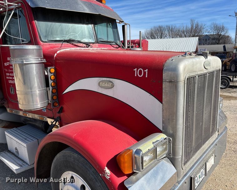 image for item FB3011 1999 Peterbilt 378 semi truck